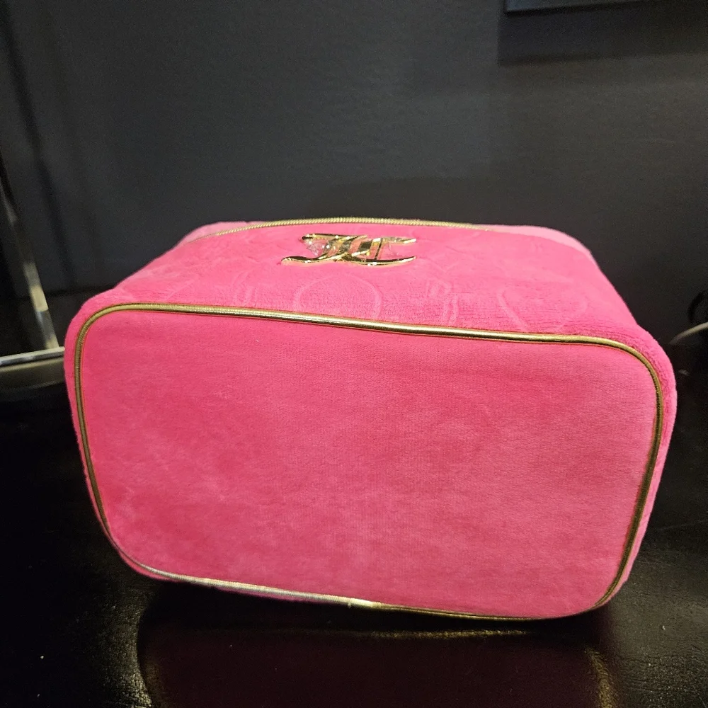 Juicy Couture Pink/Gold Logo Velour Makeup Bag Includes 1 Toiletry Bott…